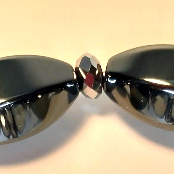 Handmade Hematite Oval Barrel Stretch Bracelet with Gray Facet Beads - Picture 5 of 6